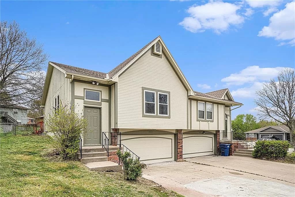 13002 Smalley Ave, Grandview, MO 64030 Townhome Rentals in Grandview