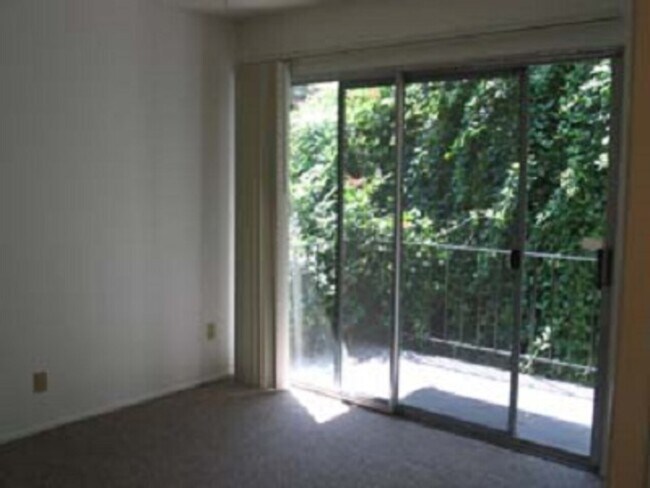 Building Photo - 2619 Benvenue