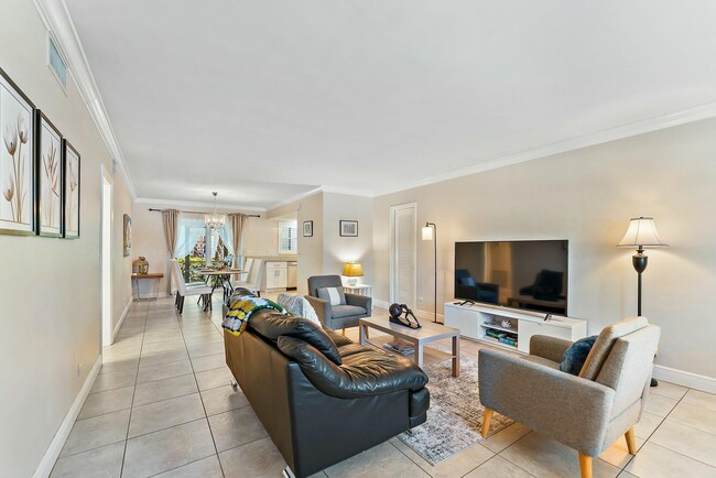 Building Photo - 3036 Park Ave