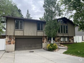 Building Photo - 2243 Aspen Hills Dr