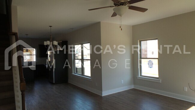 Building Photo - Home in Tuscaloosa... AVAILABLE TO VIEW!!!...