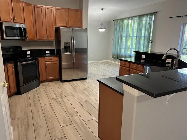 Foto del edificio - 415 Kindred Blvd