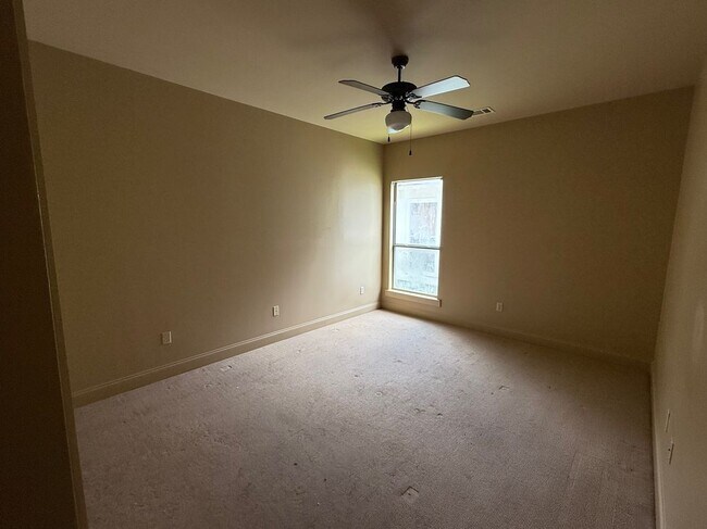 Building Photo - 9441 Boone Ave