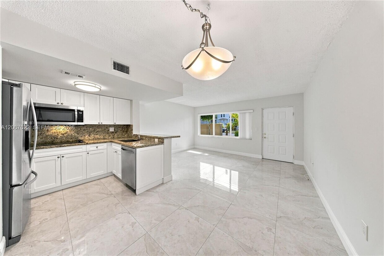 Building Photo - 670 NW 85th Pl