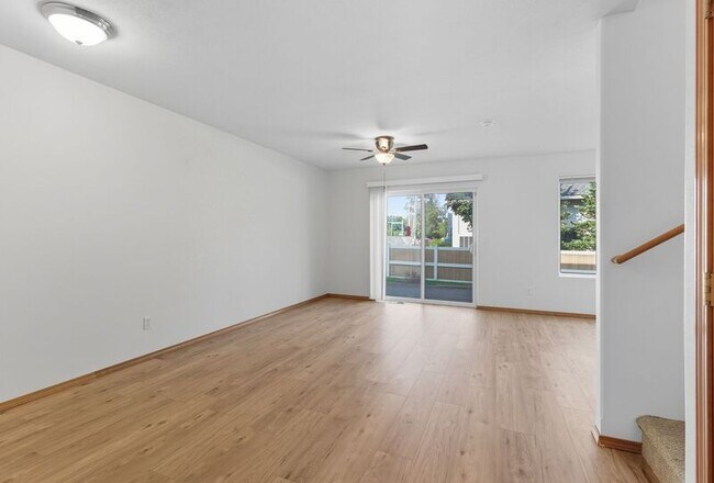 Foto del edificio - 1605 Drummond St