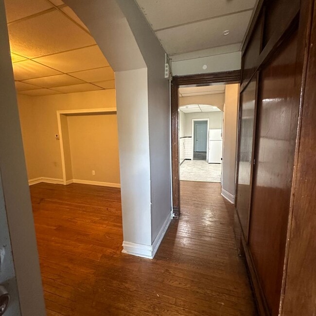 Foto del edificio - 4642 Farlin Ave