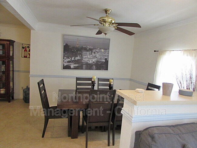 Foto del edificio - 1855 Pepper Tree Ln E