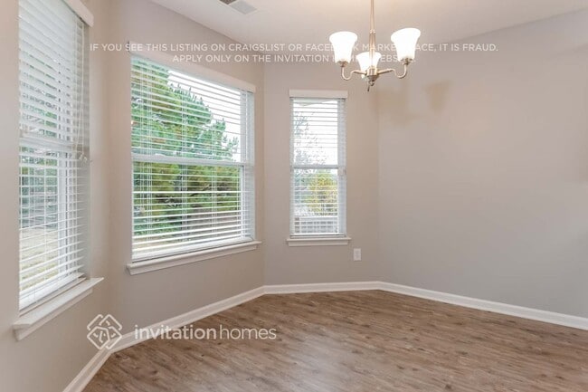 Building Photo - 4222 Arabian Way SW