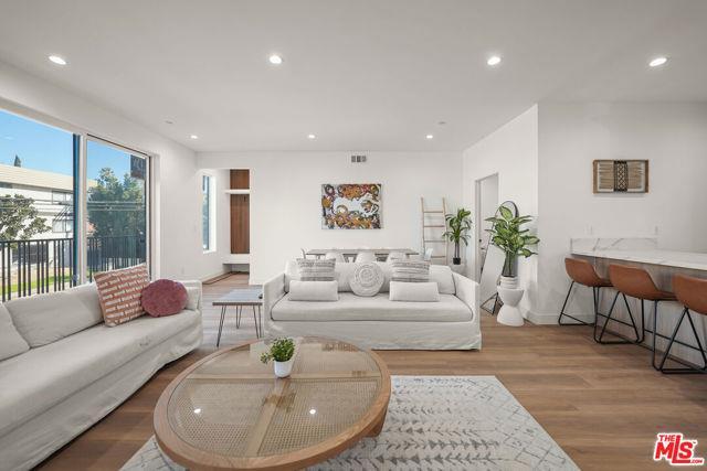 Foto del edificio - 13696 Woodman Ave