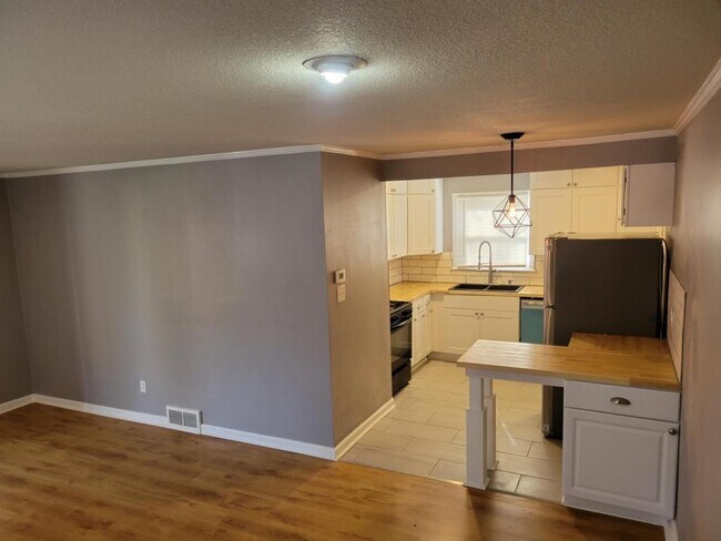 Foto del edificio - 7506 Rainbow Dr