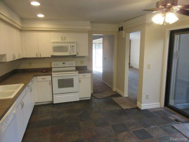 Building Photo - 1608 S Hill Cir