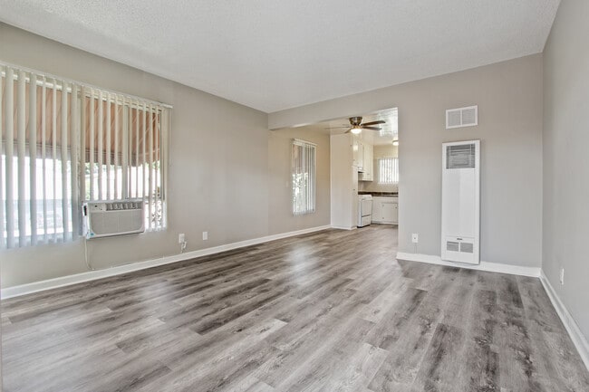 Building Photo - 4520 Hazeltine Ave