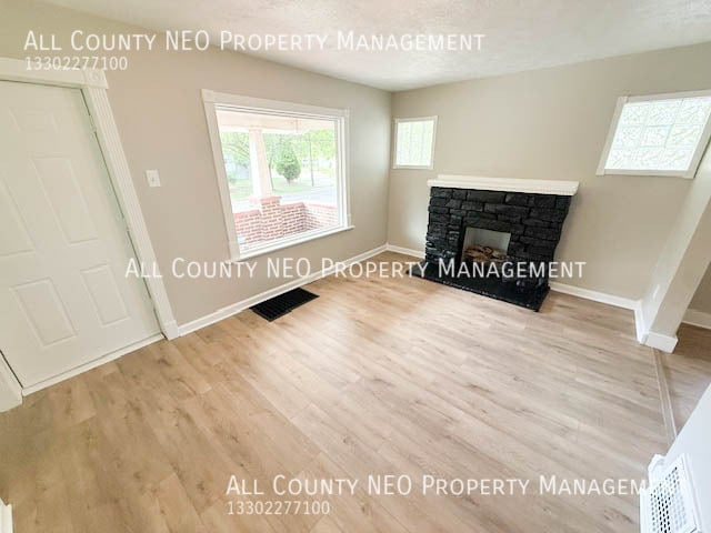 Building Photo - 593 Hoye Ave