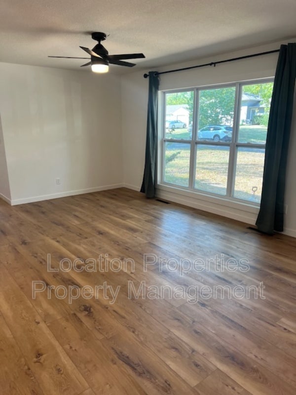 Building Photo - 1934 Emerald Dr