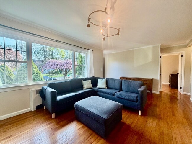 Foto del edificio - 51 Iroquois Rd