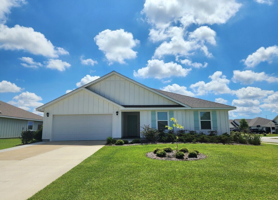 Foto principal - Lovely 4/2 available now in Raley Farms of...