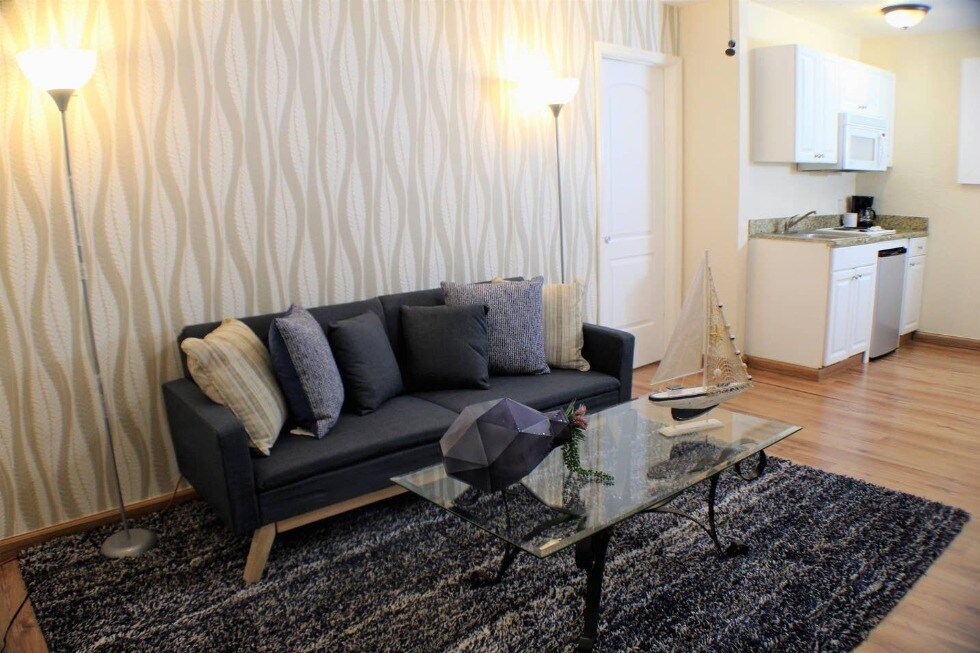 Sala de estar - 6424 Santa Monica Dr