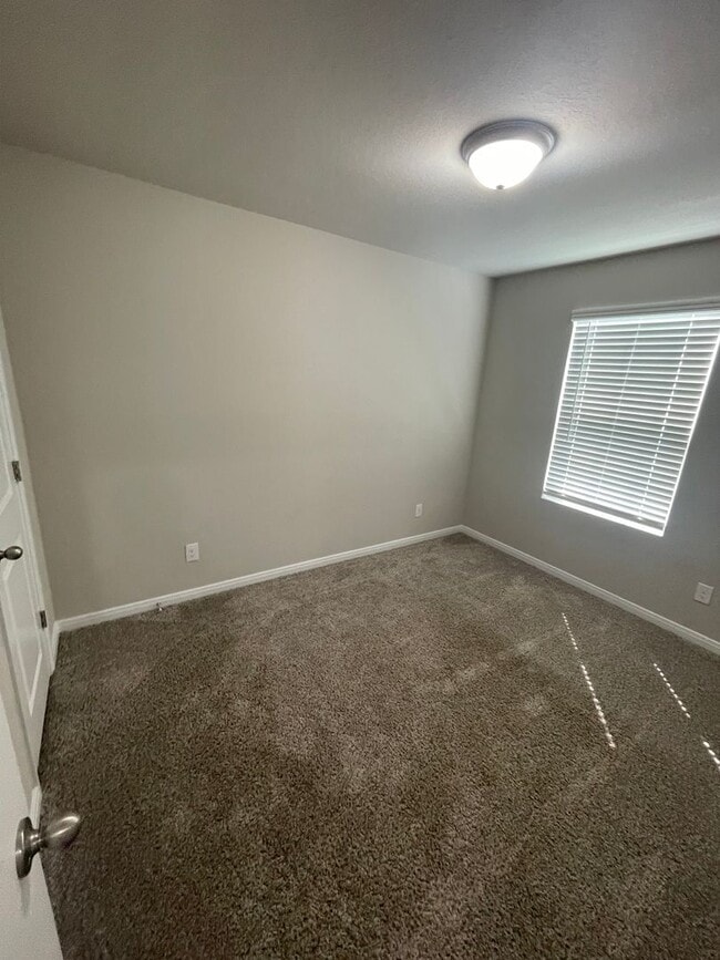 Building Photo - Move in by 11/15 and receive the remaining...