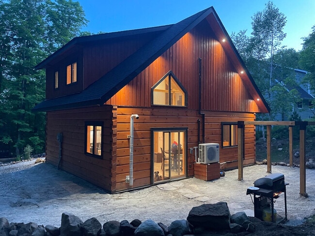 Building Photo - 466 Albion Lake Dr