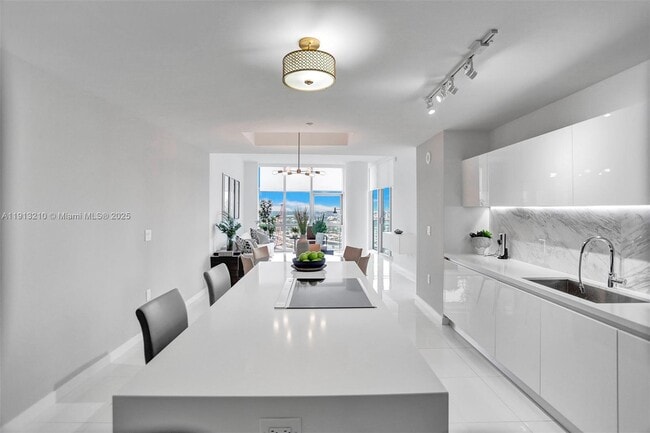 Building Photo - 851 NE 1st Ave