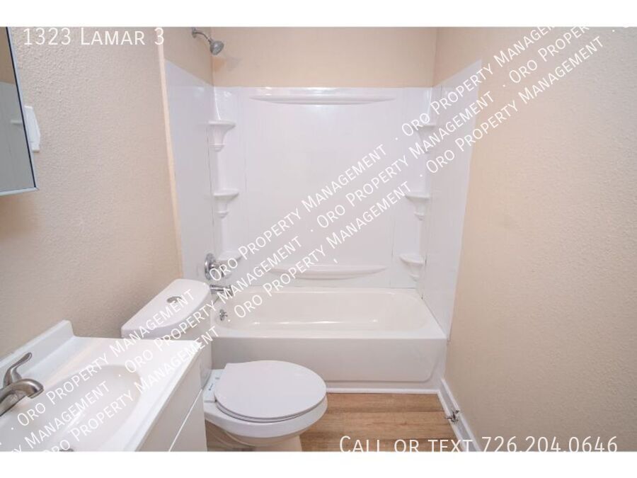 Building Photo - 1323 Lamar St