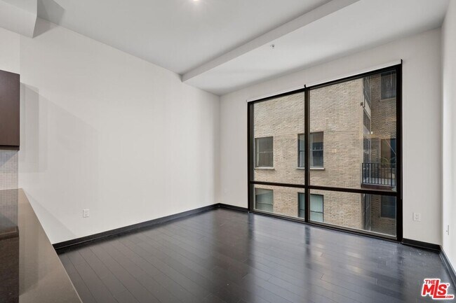 Foto del edificio - 655 S Hope St