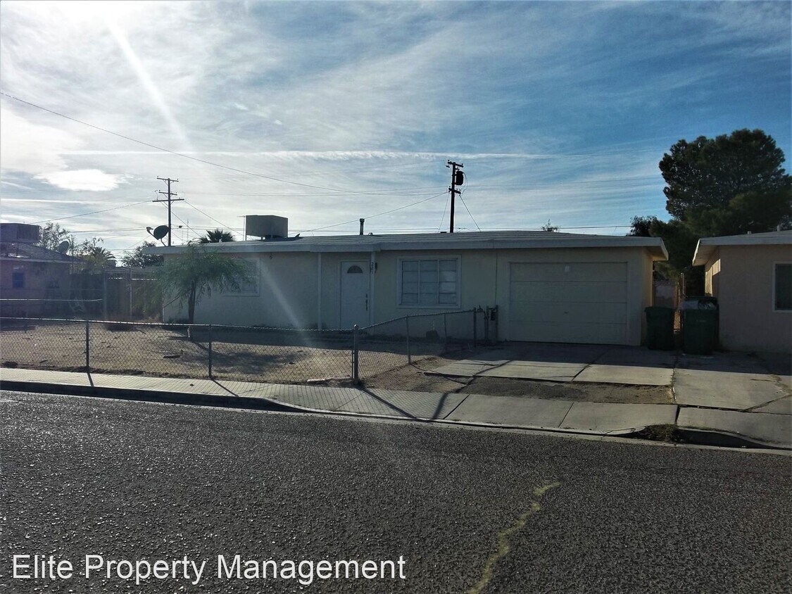 Foto principal - 2 br, 1 bath House - 221 N Helena