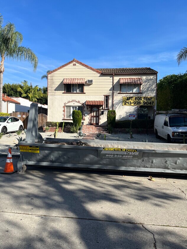 Foto principal - 642 N La Jolla Ave
