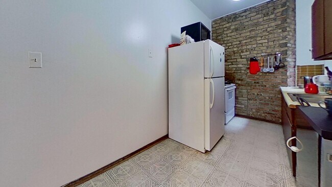 Foto del edificio - Raised First Floor East Lakeview One Bedroom