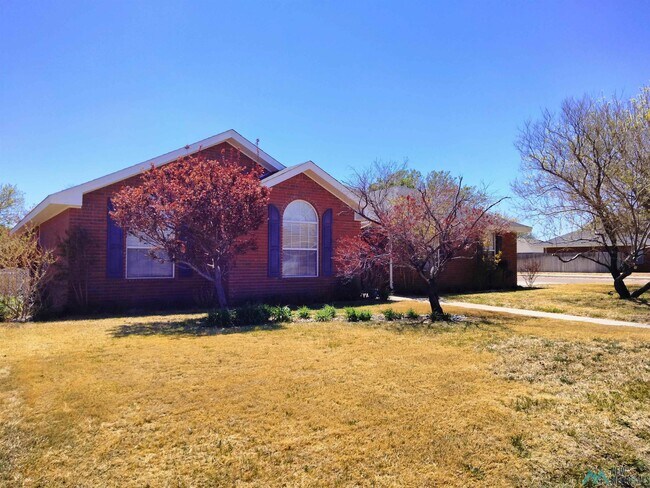 Foto del edificio - 2301 Reese Dr