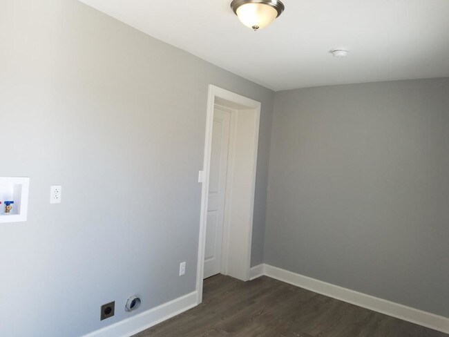 Building Photo - 2711 1st Ave