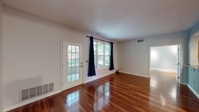 Building Photo - 1408 Fox Pointe Cir