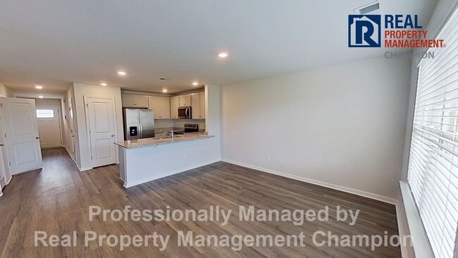 Building Photo - Like New 3 BD/2.5 BA Townhouse w/Open Floorplan and Attached Garage