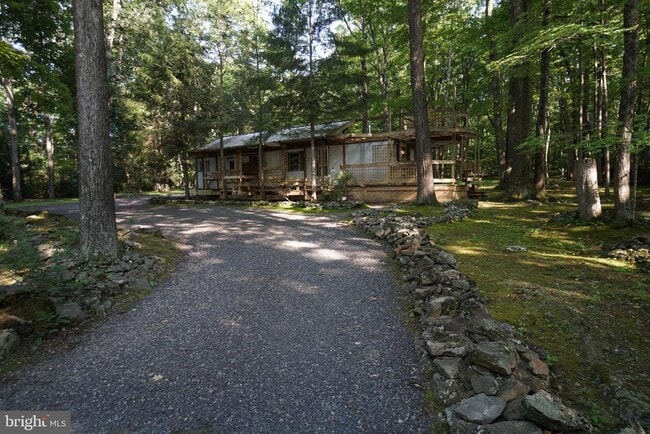 Building Photo - 1995 Old Woods Rd