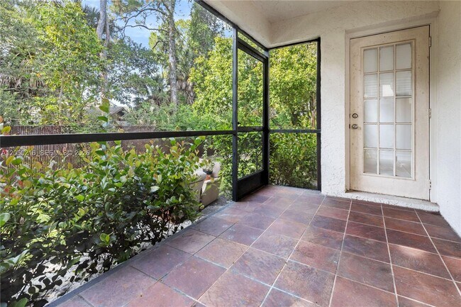 Foto del edificio - 5236 Treetops Dr