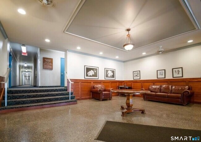 Building Photo - 39 Glenbrook Rd
