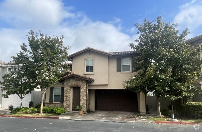 Building Photo - 2100 Canyon Cir
