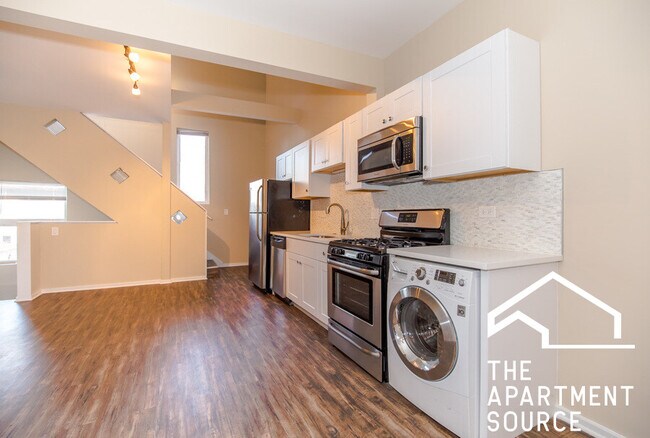 Foto del edificio - 2441 N Clybourn Ave