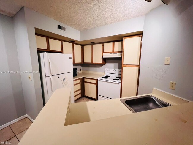Building Photo - 1 br, 1 bath House - 1401 Village Boulevar...