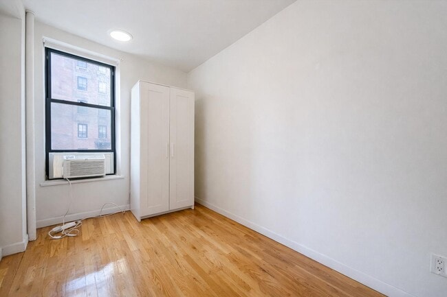 Building Photo - 401 E 68th St