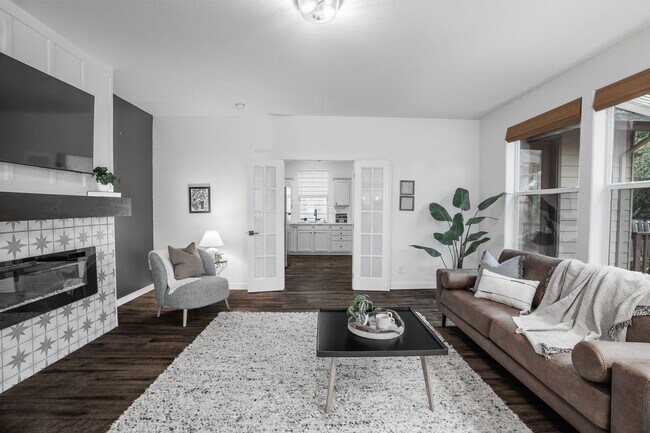 Building Photo - NW Traditional Home with ADU!