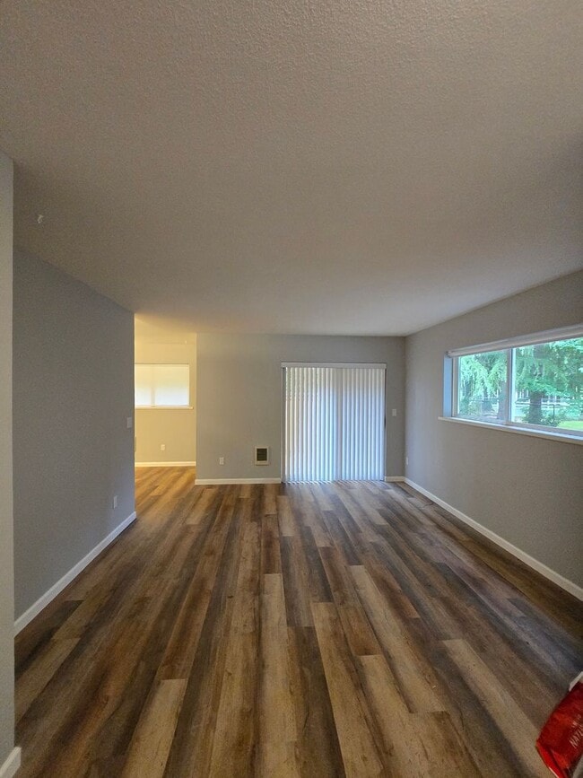 Foto del edificio - 114 N Prairie Rd