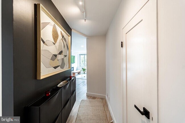 Foto del edificio - 4200 Cathedral Ave NW
