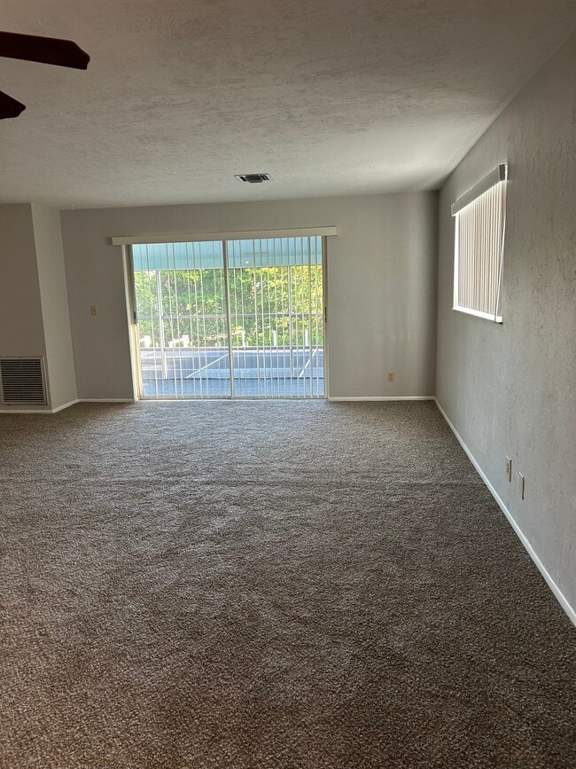 Living Area - 1376 Chesapeake Ave