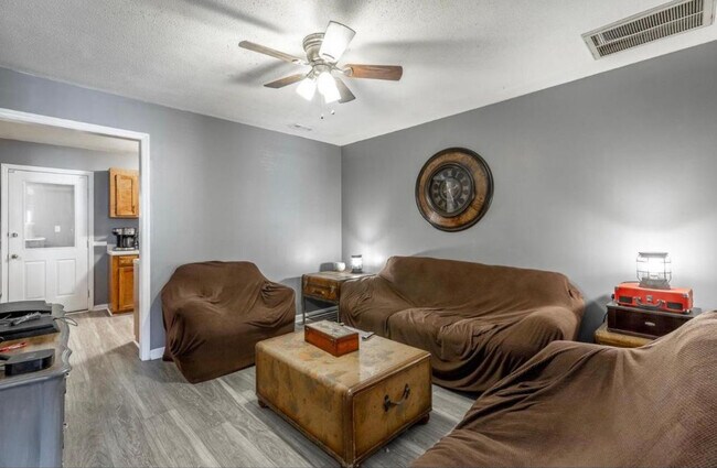 Foto del edificio - 41 Cedar Tree Ln