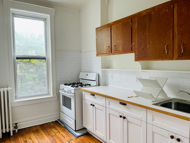Building Photo - 141 E 35th St