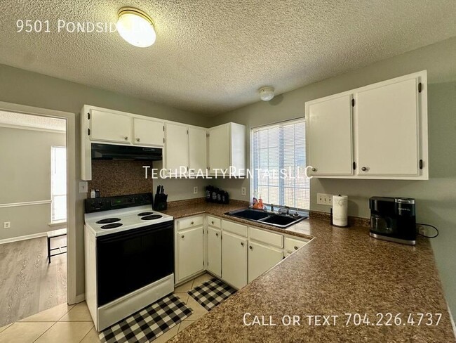 Foto del edificio - 9501 Pondside Ln
