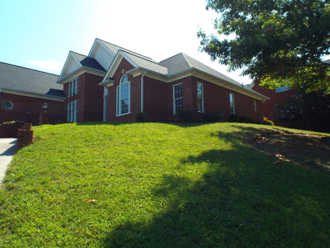 Building Photo - 1951 Weston Hills Dr NW