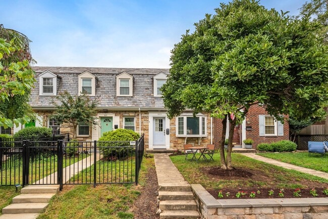Photo - 1813 Leslie Ave House