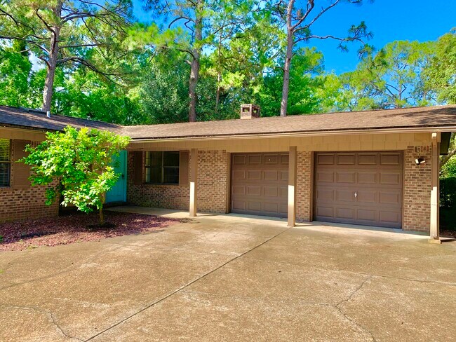 Building Photo - 317 Somerset Dr